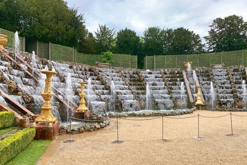 Brunnen in den Gärten des Chateau de Versailles in Frankreich